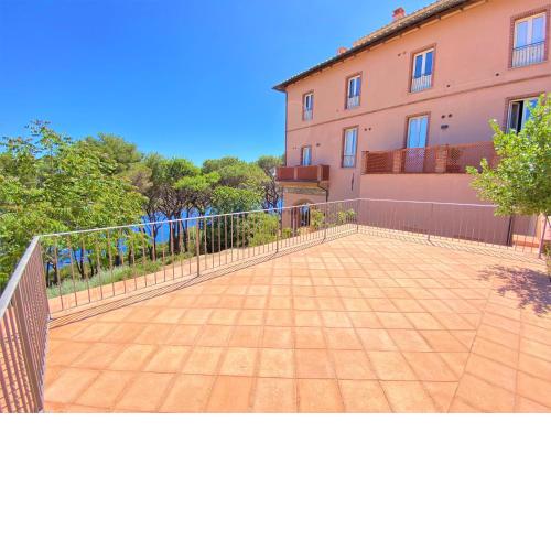 Residenza fronte mare, con giardino e parcheggio