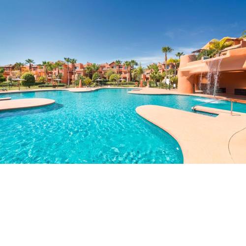 Resort Style 2 Bedroom Apartment near Marbella FREE WIFI & PARKING