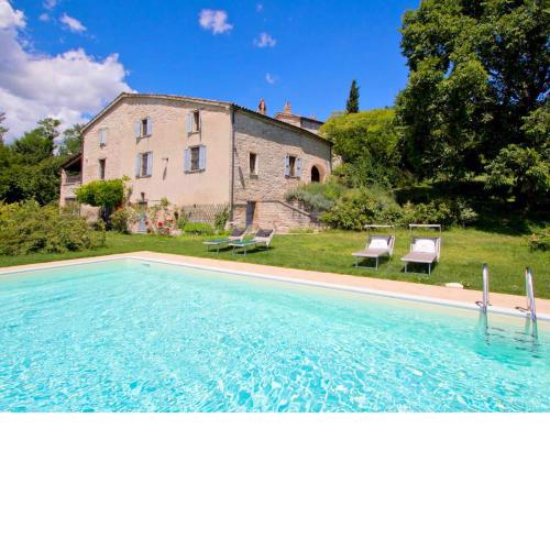 Restful Holiday Home in Acqualagna with Swimming Pool