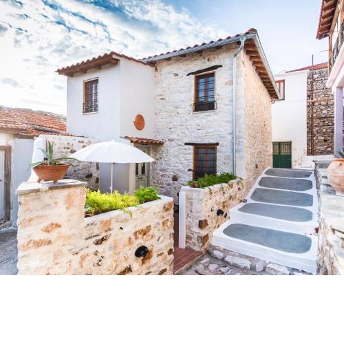 Restored 1902 stone house with superb sea view