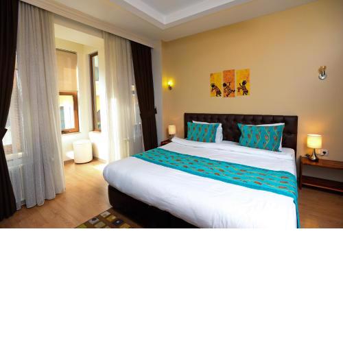 Retropera Hotel