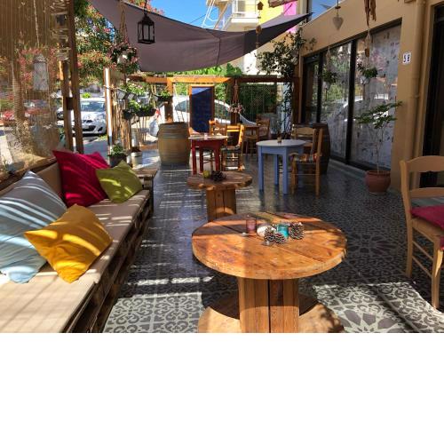 Rhodes Backpackers Boutique Hostel and Apartments