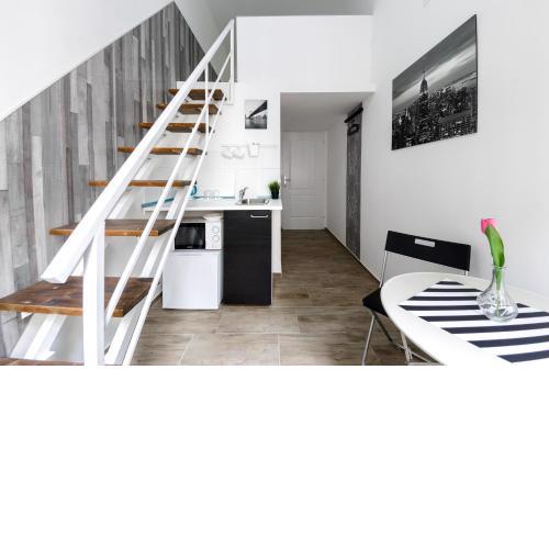 Rio's Stylish Central Flats