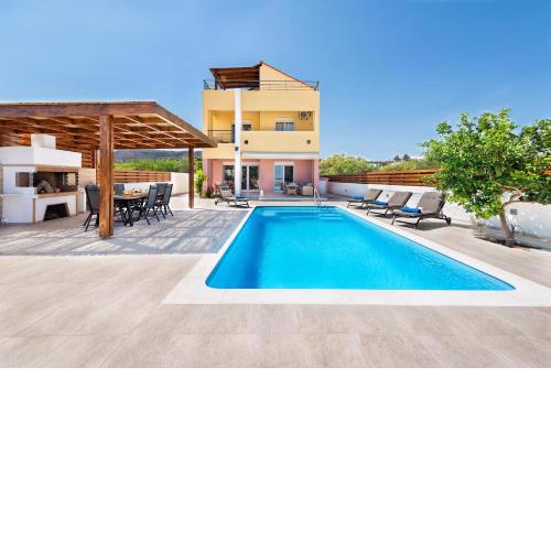 Ritas Gennadi Villa