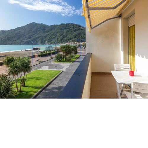 Riva al Mare Flat