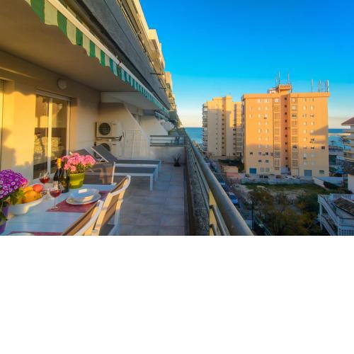 River Playa beachfront apartment, large terrace