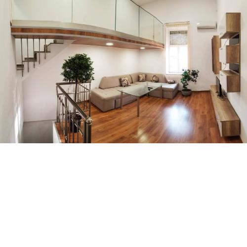 RIVER PORT APARTMENT 1