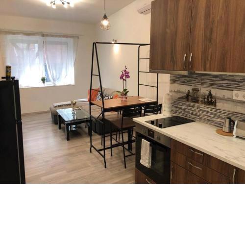 Riverland Renovated Apartment