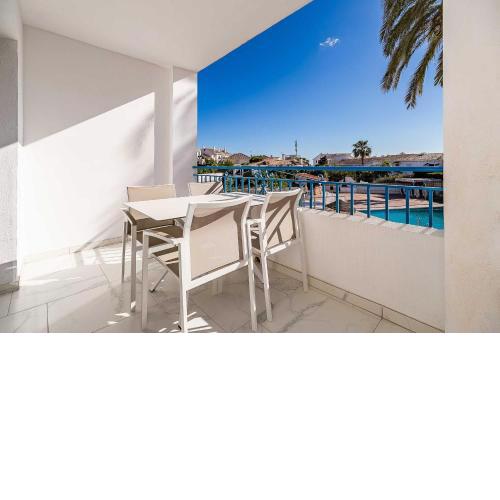 Riviera del Sol bright balcony with pool Ref 184