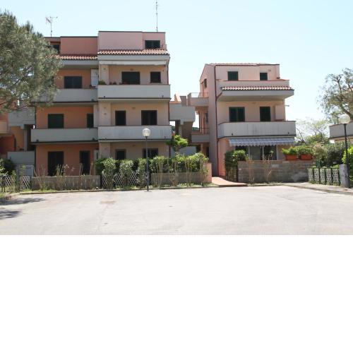 Roberta Apartment