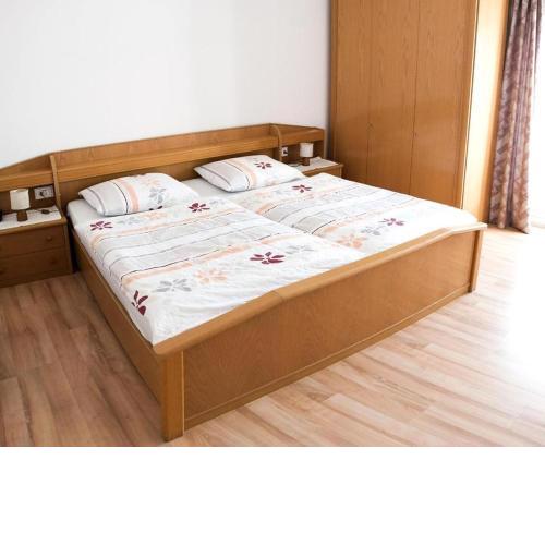 Roessl Apartment 105
