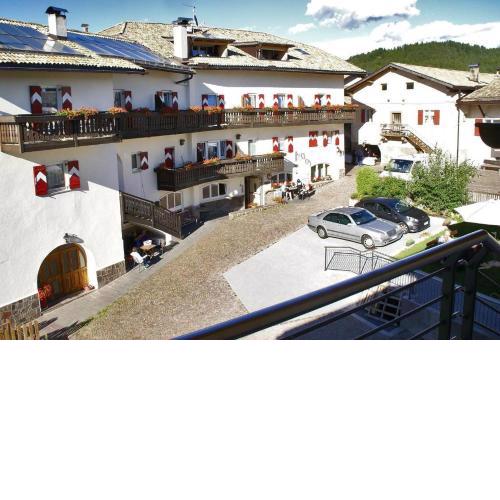Roessl Apartment 208