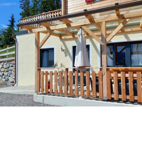 Rollstuhlfreundliche Ferienwohnung in ruhiger Lage- Panorama Terrasse, 2 SZ