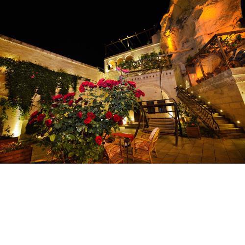 Roma Cave Suite