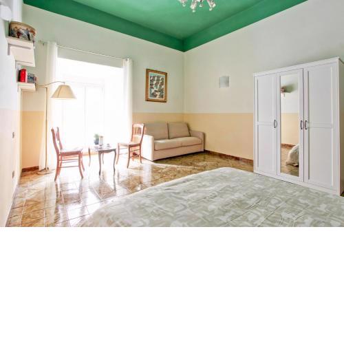 Roman Apartment