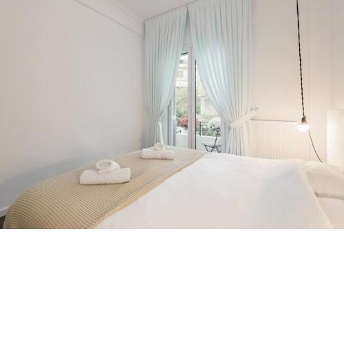 Roman market- upper Aristitelous sq luxury apartment
