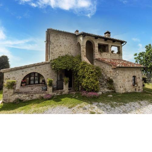 Romantic apartment in Seggiano with private terrace