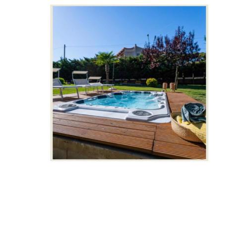 Romantic Apartment With Hot Tub - Happy Rentals