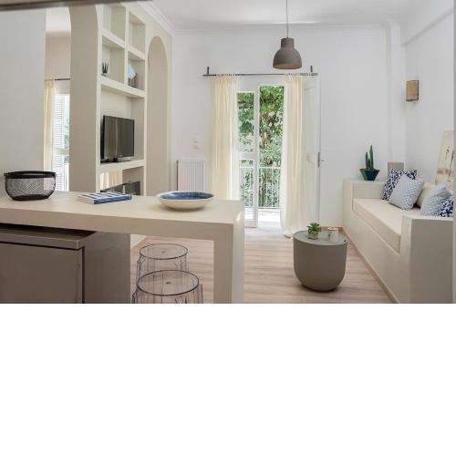 Romantic apartment with hot tub next to Acropolis