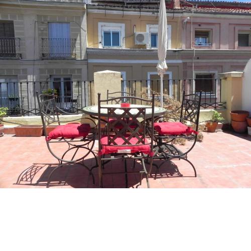 Romantic Central Terrace