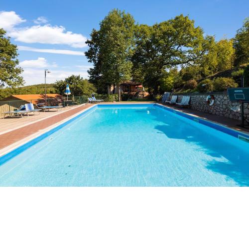 Romantic cottage in San Feliciano with garden