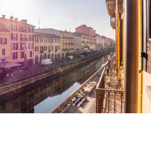 Romantic flat on Navigli river by Easylife
