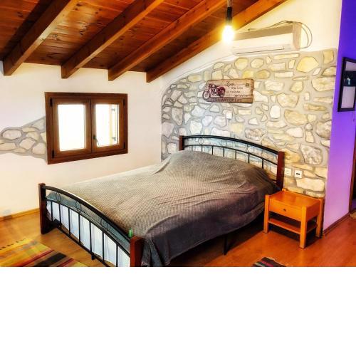 Romantic maisonette in the heart of Pythagoreio LH door