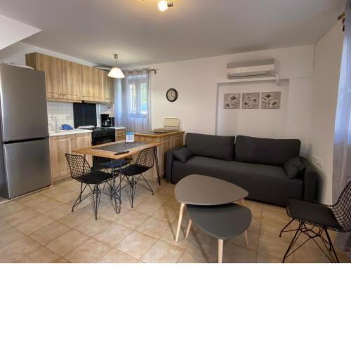 Romantic maisonette in the heart of Pythagoreio RH door