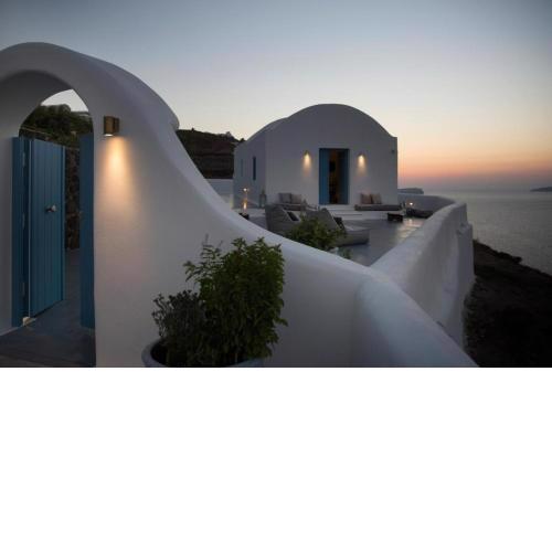 Romantic Santorini Escape