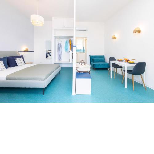 Romantic sea view studio flat with balcony