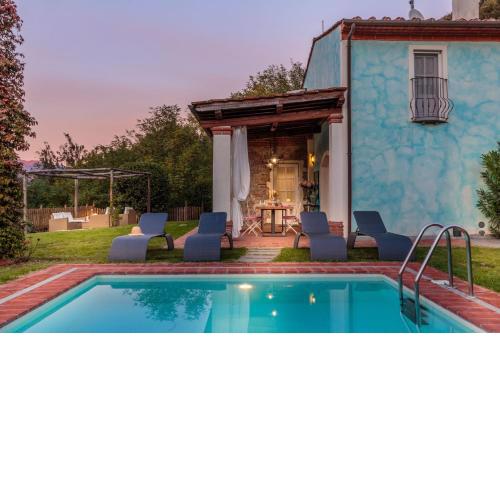 Rondini, Farmhouse with pool