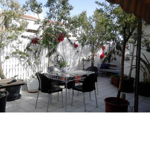 Roof-top garden apartment really well located in Athens