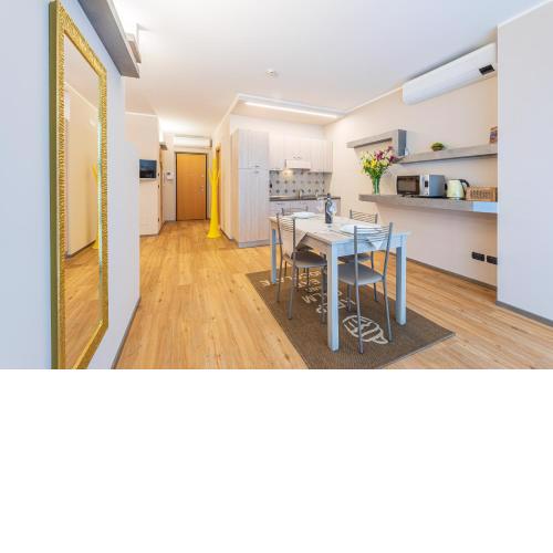 Room 176, Alba town
