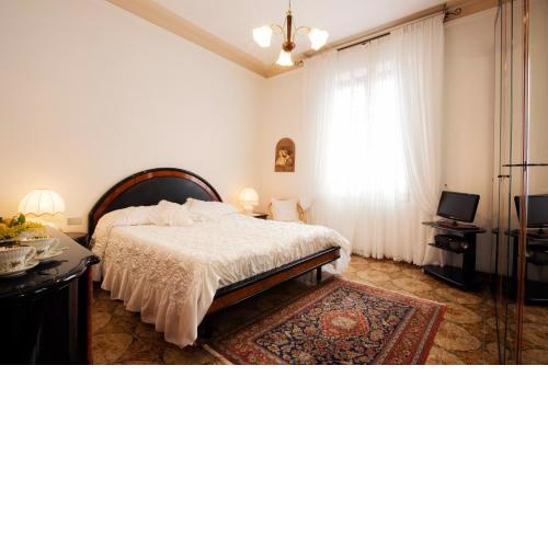 Room Cavour, nearby Cinqueterre