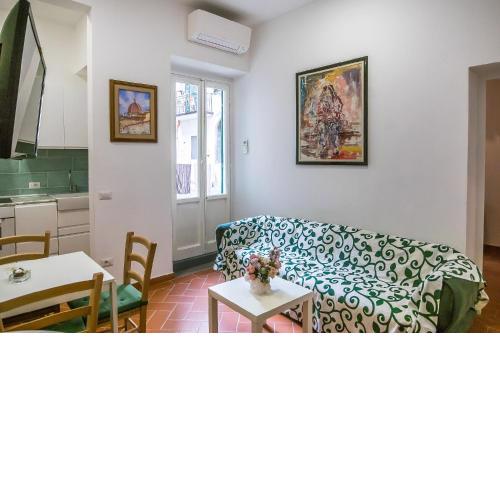 Room in an apartment close to the train station