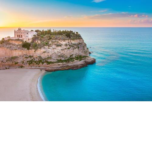 Room in Apartment - 15min Da Tropea Monolocale Vista Mare A Briatico
