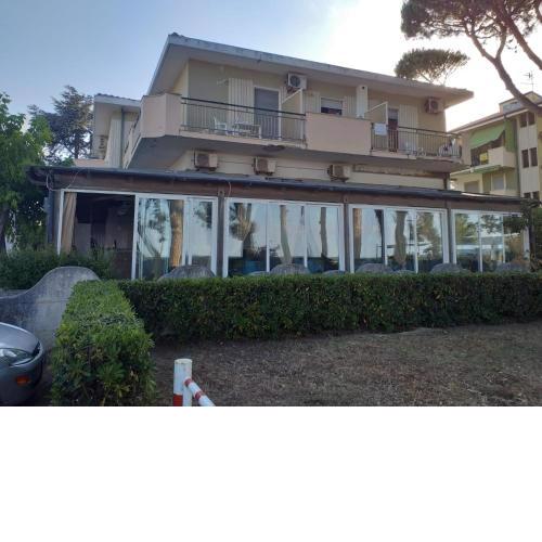 Room in BB - Spacious quadruple room a stones throw from the sea