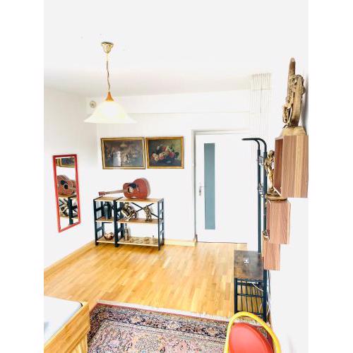 Room in city center near U6,U3 and Westbahnhof