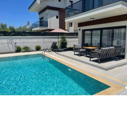 Room in Villa - Cheerfull Brand New 4 Bedrooms Villa with Pool