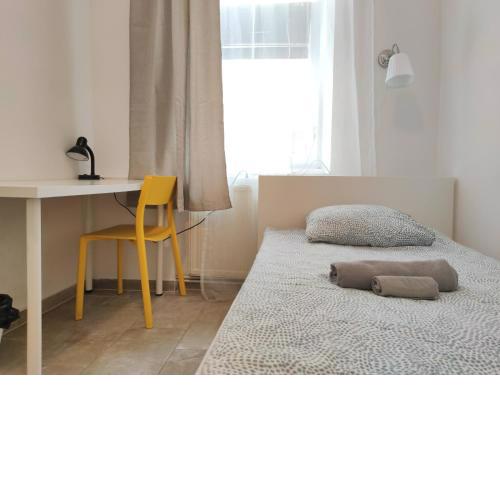 Room with privat shower in 3 rooms apartment