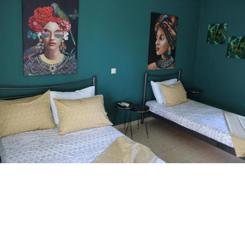 Rooms in town centre.