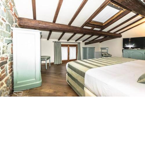 Roomy Apartment By Villa Il Mosaico