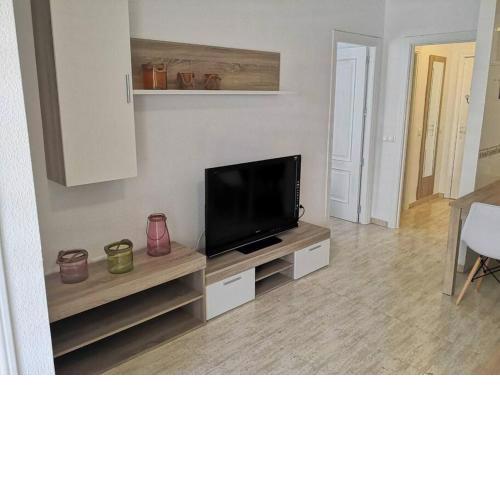 Roquetas de Mar. Zona Playa a 900 metros. Con piscina, junto bares. Con Garaje