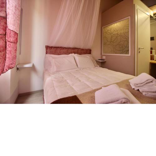 Rosa - Room on City Center