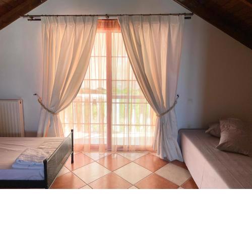 Rosa Seaview Loft