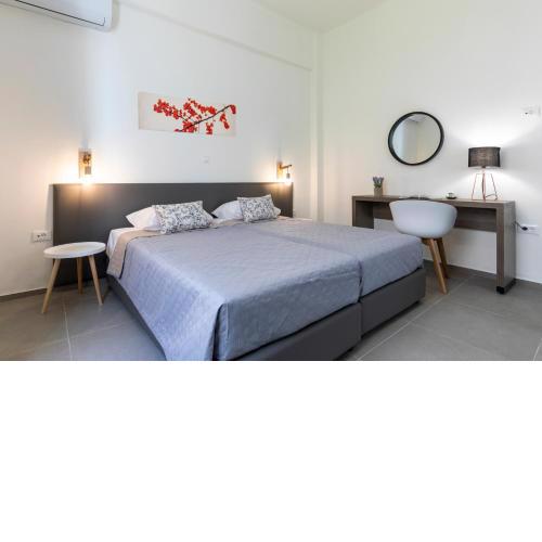 Rose Central Master Bedroom Apartment