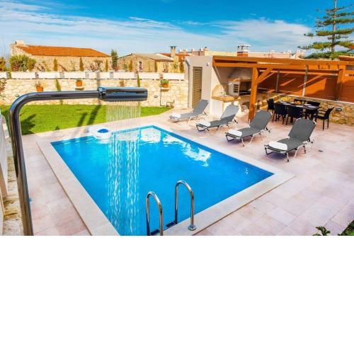 Rose Villa with Private Pool