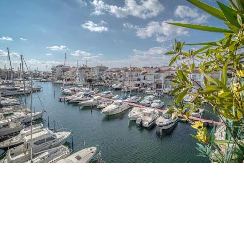 Roses Ampuriabrava T2 climatisé à 200 m de la plage