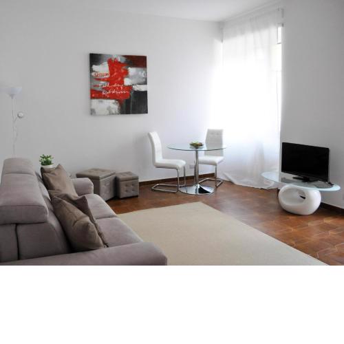 ROSSO MAGENTA - Luminoso loft in centro e a due passi dalla stazione
