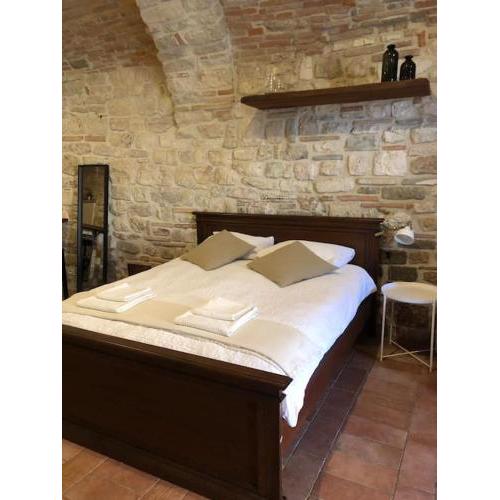 RossoVino stone loft Gubbio